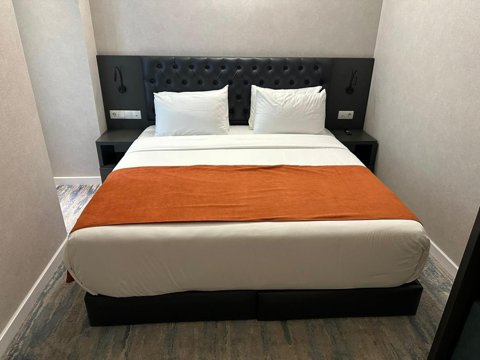 M 1 T Hotel Tiflis Exterior foto