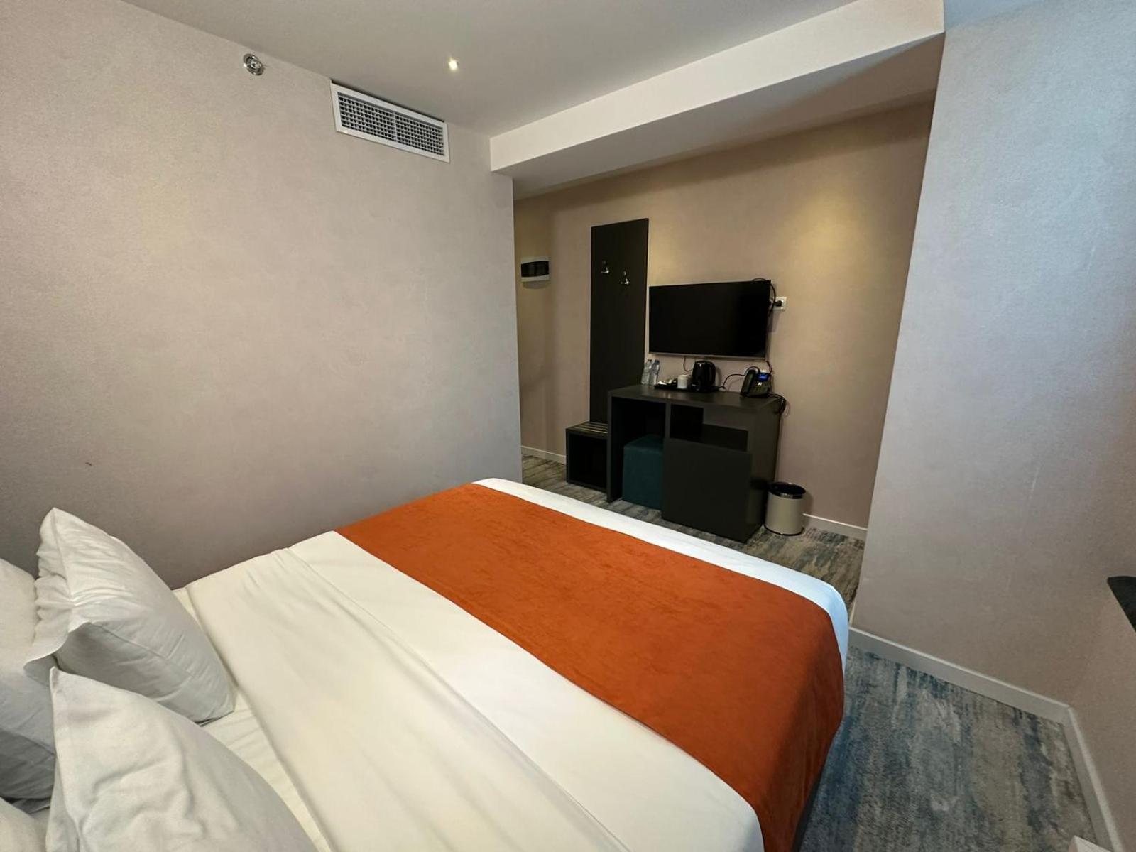 M 1 T Hotel Tiflis Exterior foto