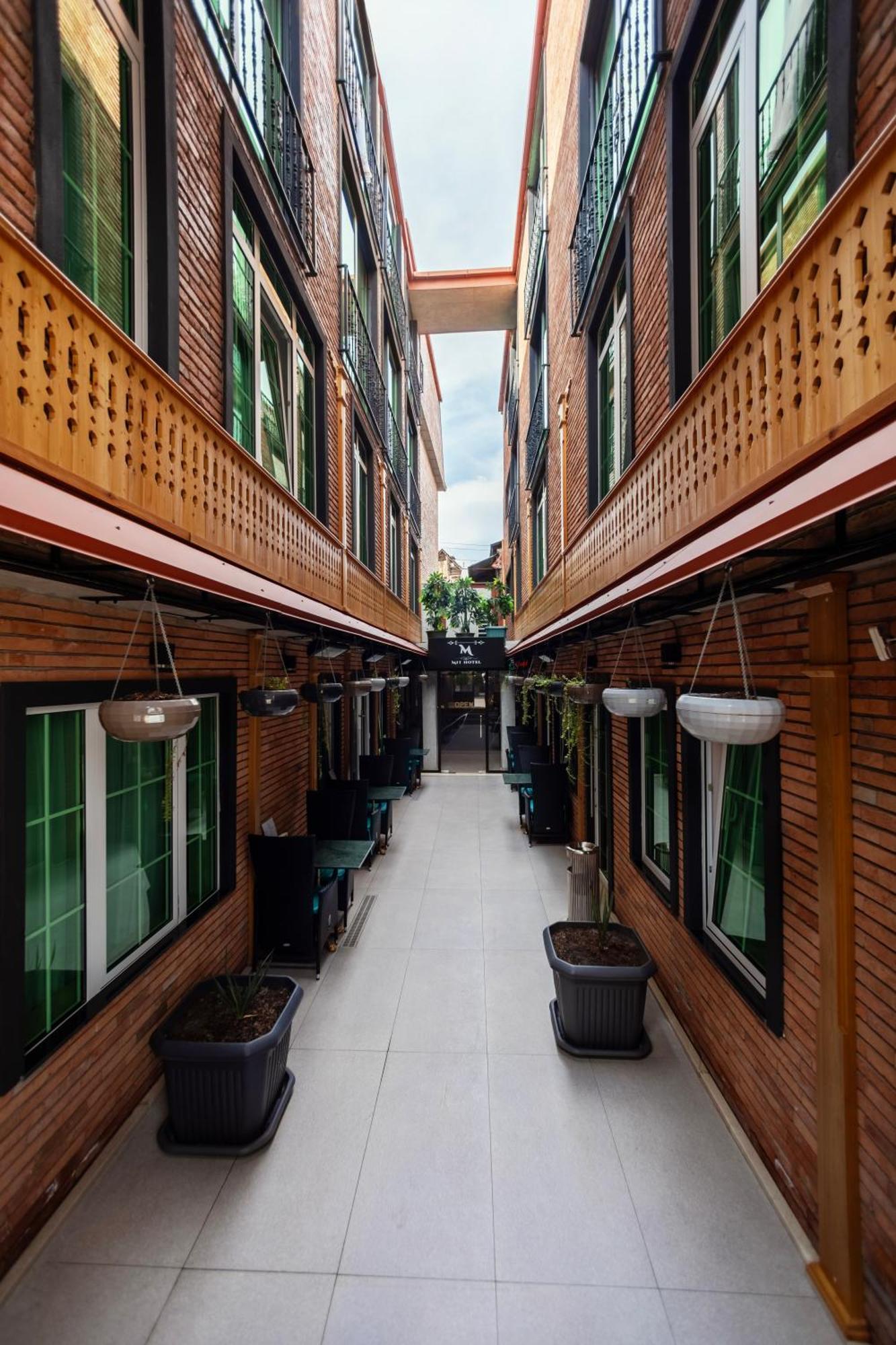 M 1 T Hotel Tiflis Exterior foto