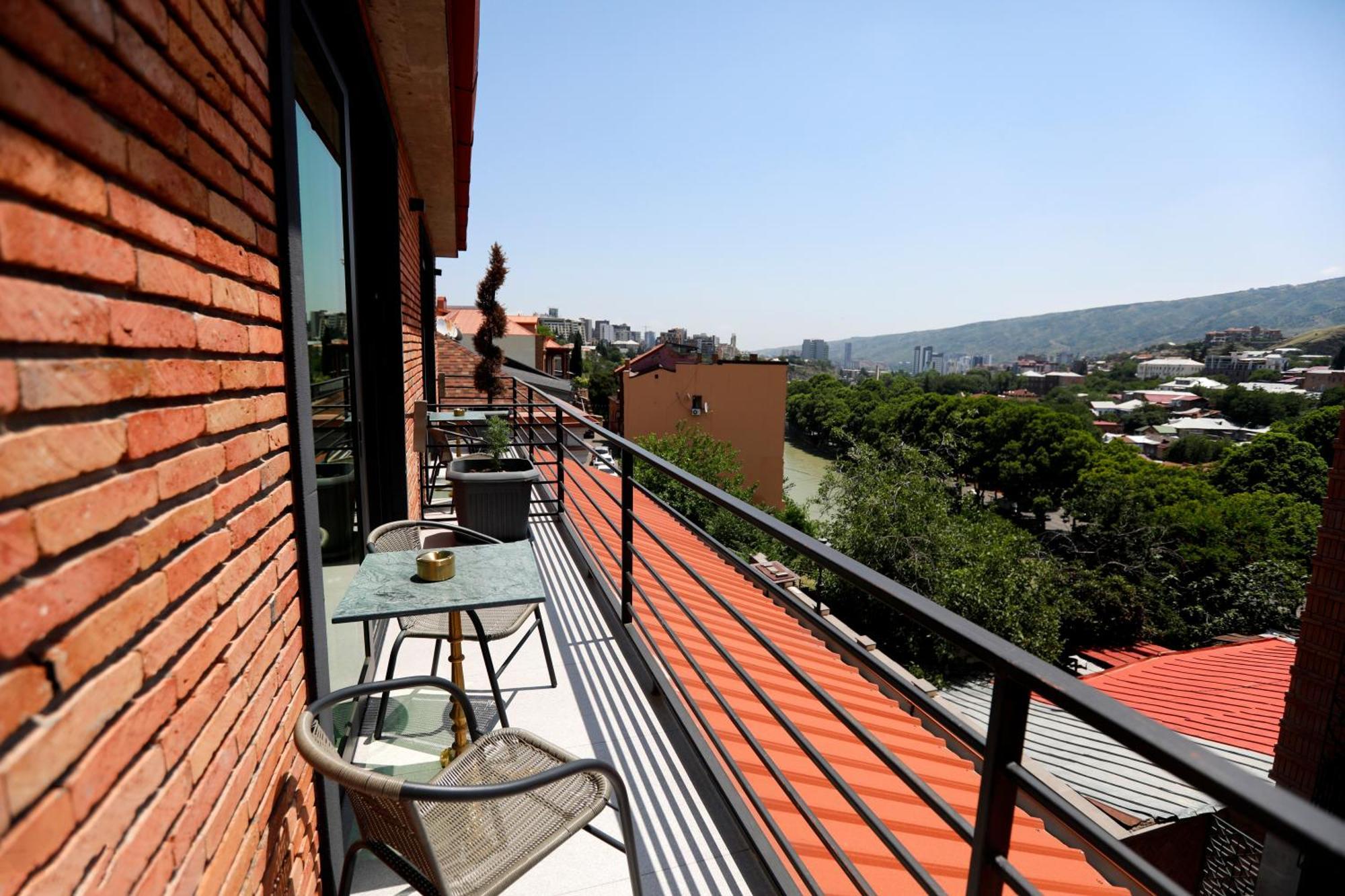 M 1 T Hotel Tiflis Exterior foto